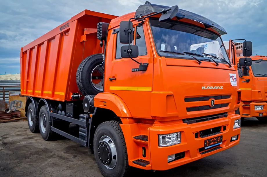 Самосвал Камаз 6520